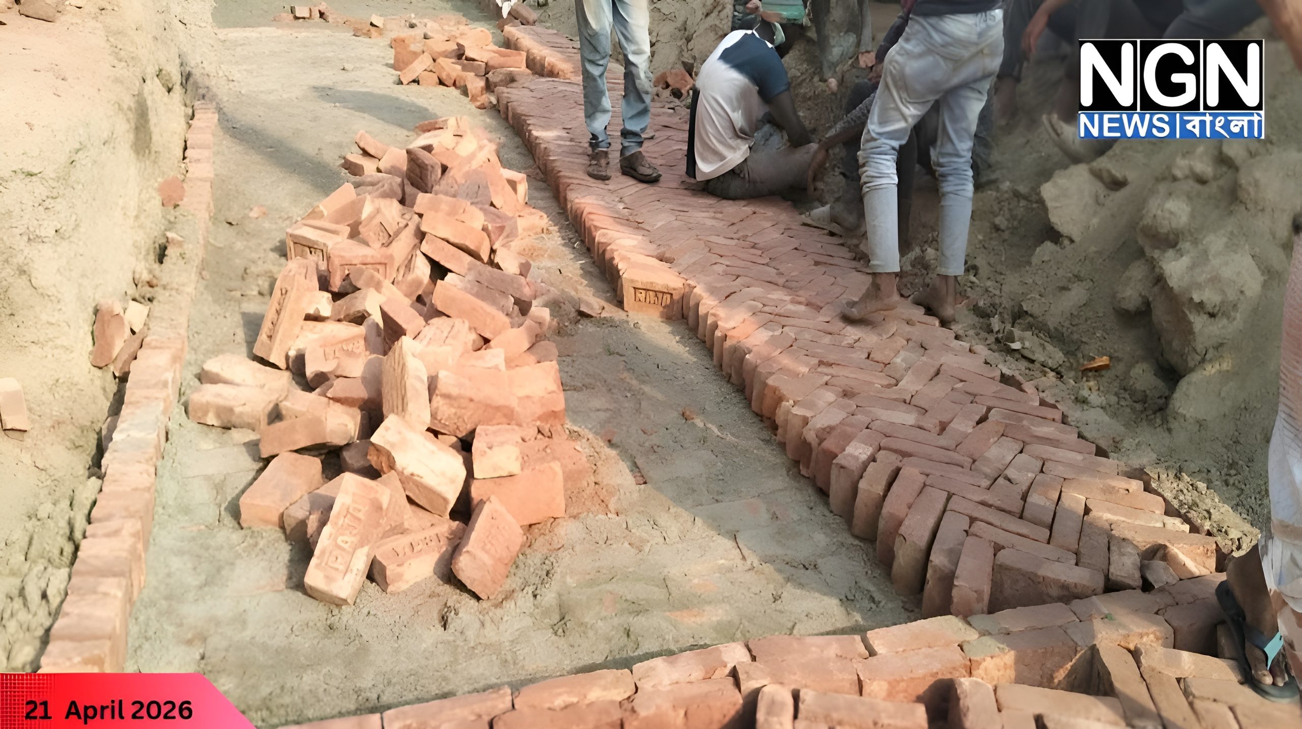 মহাদেবপুর রাস্তা নির্মাণে অনিয়ম