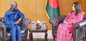 পররাষ্ট্র প্রতিমন্ত্রী শামা ওবায়েদ ইসলামের সাথে ILO মহাপরিচালক গিলবার্ট হুংবোর বৈঠক, ঢাকা"