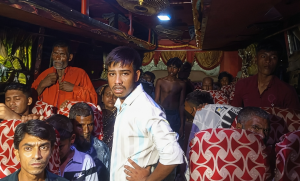 বগুড়ার তিলেরপাড়ায় বিয়ের অনুষ্ঠানে গেটের বকশিশ নিয়ে সংঘর্ষের প্রতীকী দৃশ্য