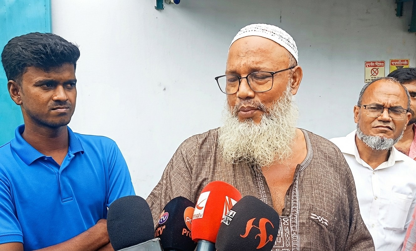 নওগাঁয় মোরক ছাড়া ভোজ্যতেল বিক্রি