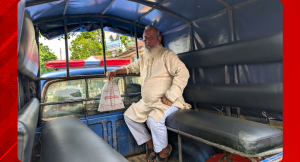 আত্রাইয়ের ভোঁপাড়া ইউনিয়ন পরিষদের চেয়ারম্যান নাজিমুদ্দিনকে অবরুদ্ধ করেন স্থানীয়রা