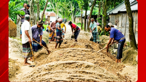 মান্দায় সড়কের বেস নির্মাণে অতিরিক্ত বালু ব্যবহারের অভিযোগ