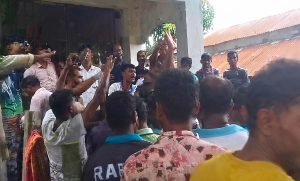 ছাত্রীর সঙ্গে অনৈতিক কর্মকাণ্ডের অভিযোগে পোরশায় শিক্ষকের বিরুদ্ধে বিক্ষোভ