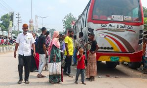 আলোচনার পর নওগাঁয় বন্ধ বাস চলাচল আবার স্বাভাবিক