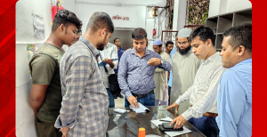 নওগাঁয় চিকিৎসা বর্জ্য ব্যবস্থাপনায় অনিয়মে ক্লিনিকে অভিযান