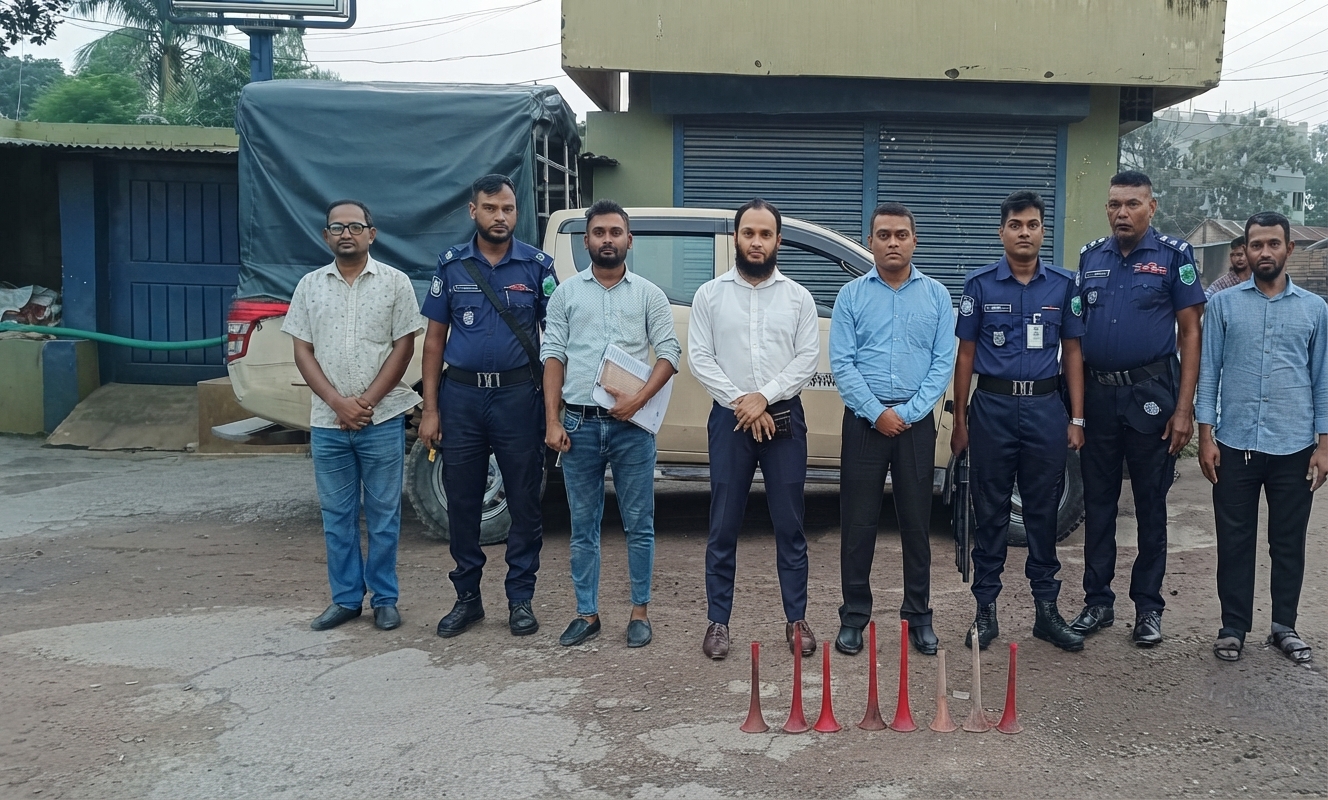 নওগাঁয় হাইড্রোলিক হর্নের বিরুদ্ধে অভিযান