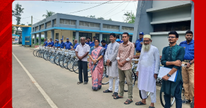 সাপাহারে গ্রাম পুলিশ সদস্যদের হাতে জেলা প্রশাসকের বাইসাইকেল