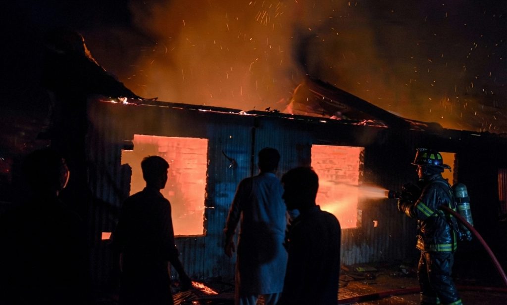 নওগাঁয় ভয়াবহ অগ্নিকাণ্ড,নিঃস্ব ৪ পরিবার,